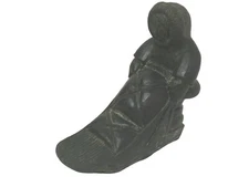 A WOLF ORIGINAL CANADA HAIDA HANDMADE SOAPSTONE SCULPTURE OF INUIT ESKIMO