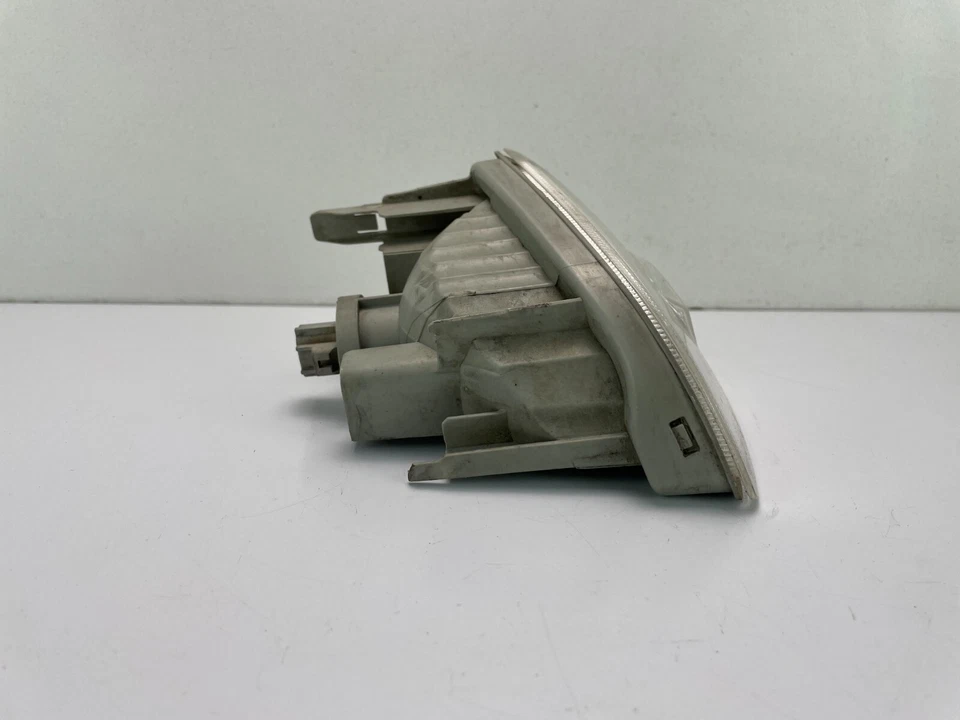 Toyota Prius C 2012 luz intermitente de estacionamiento lado izquierdo fabricante de equipos originales, 81520-52040 Foto 3 de 4