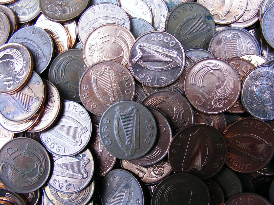 Lote de seis moedas irlandesas decimais de um centavo Irlanda 1p pássaro estilizado harpa celta - Imagem 3 de 4