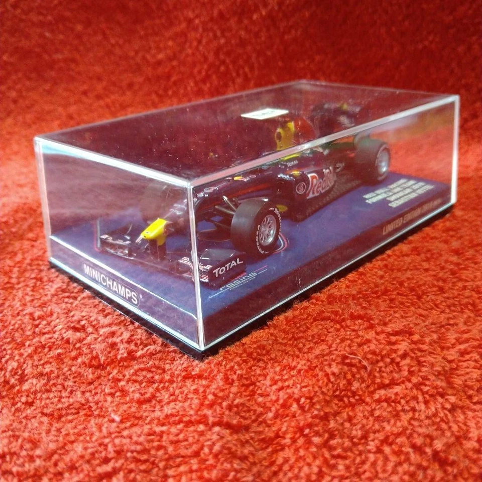 MINICHAMPS 1/43 Red Bull RB5 Showcar 2010 Sebastian Vettel Limited 2010 pezzi - Immagine 2 di 4