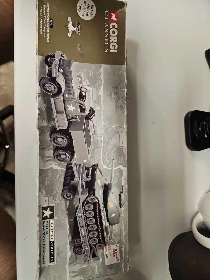 Corgi Classics #55101 US Army Diamond T Tank Transporter+M60 A1 Medium Tank 1:50 - Image 2 of 4