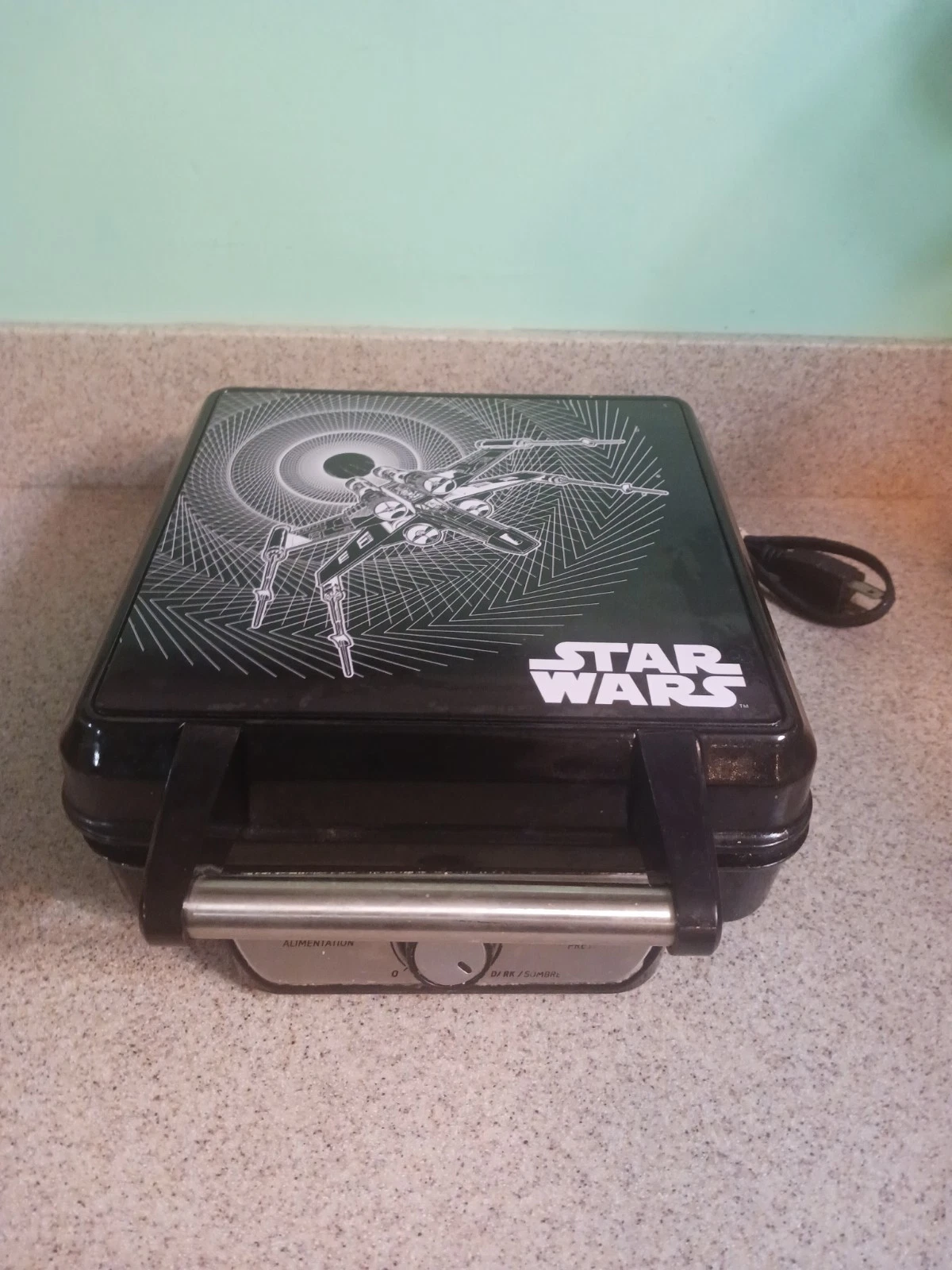 Star Wars 4-Waffle Maker, Black with X-Wing Graphic, Disney (LSW-281CN)