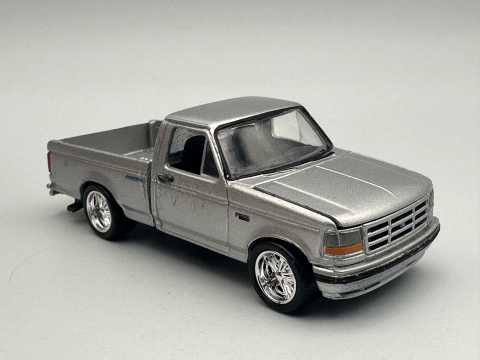 Johnny Lightning 1993 Ford F-150 Lightning, серебристый, 1:64, отличное состояние - Изображение 3 из 4