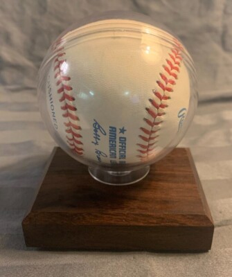 Cal Ripken Jr. Autographed Baseball, MLB's Iron man, Baltimore