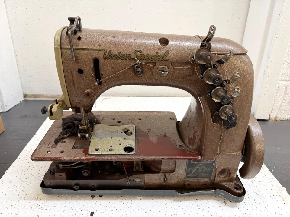 UNION SPECIAL 51400BP  1/4 SPACING 2 NEEDLE CHAINSTCH  INDUSTRIAL SEWING MACHINE - Image 2 of 4