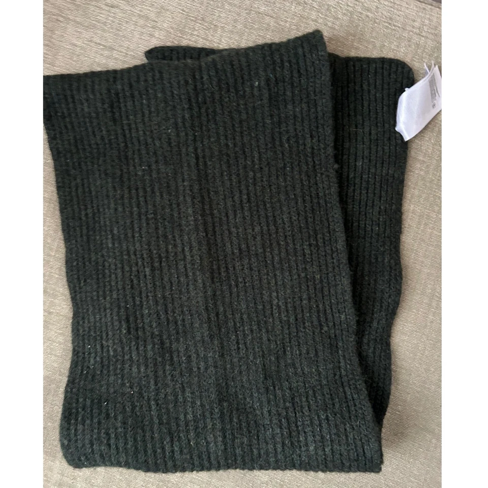 GAP Ribbed Knit Scarf Dark Green LambsWool Blend One Size Classic Preppy - Image 4 of 4