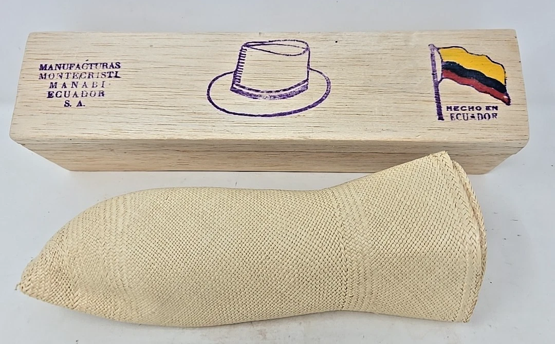 New Montecristi Rollable Straw SunHat with Balsa Wood Box; Ecuador