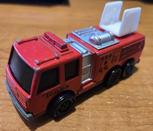 Vintage 1992 Tonka Red Fire Engine Truck Toy Car 4"