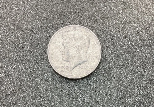 1976-P Kennedy Half Dollar #2889 Rock & Roll Rick, Extra Fine *FREE SHIPPING*