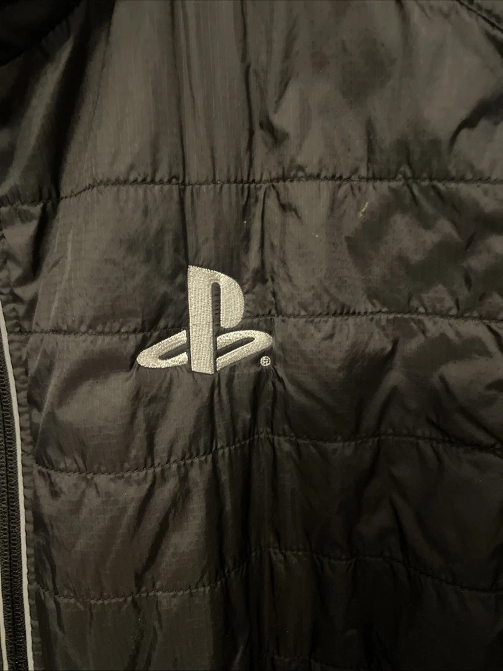 Jaqueta corta-vento inchada leve logotipo PlayStation tamanho G - Imagem 2 de 4