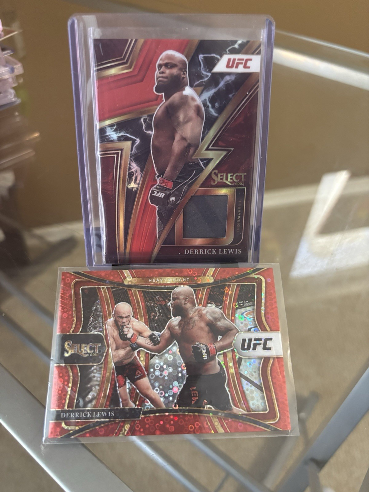 2021 Panini Select UFC - Premier Level Derrick Lewis #117 Red Disco Prizm /199