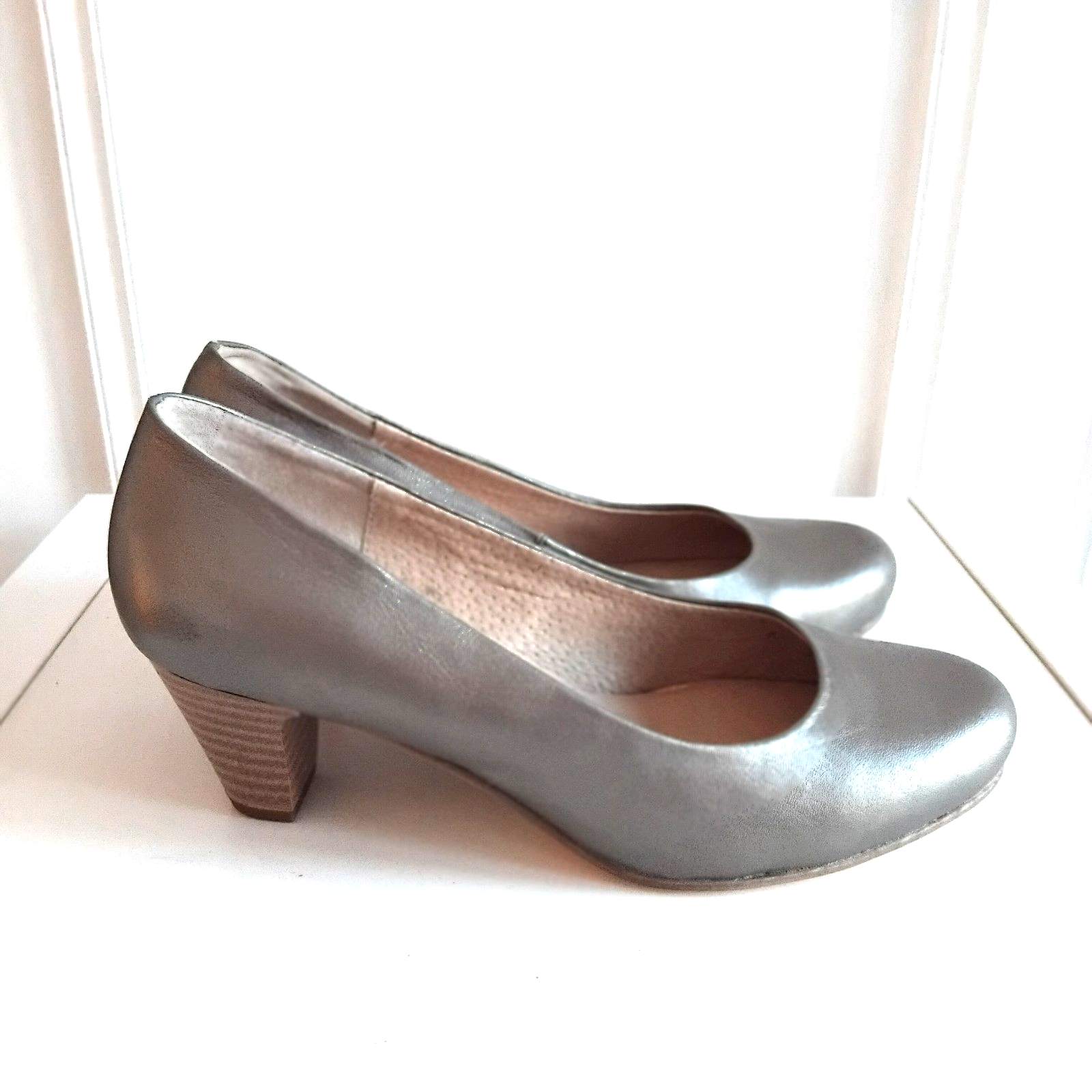 Silver metallic leather stacked mid block heel court shoes Sz UK 3 / 36