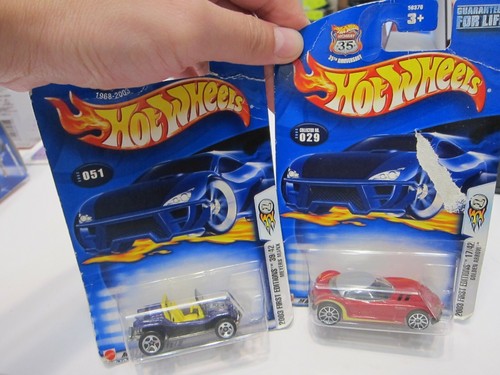 HOT WHEELS - 2 items 1 set B - GOLDEN ARROW n MEYERS MANX - Mini Car R74 - Picture 2 of 11