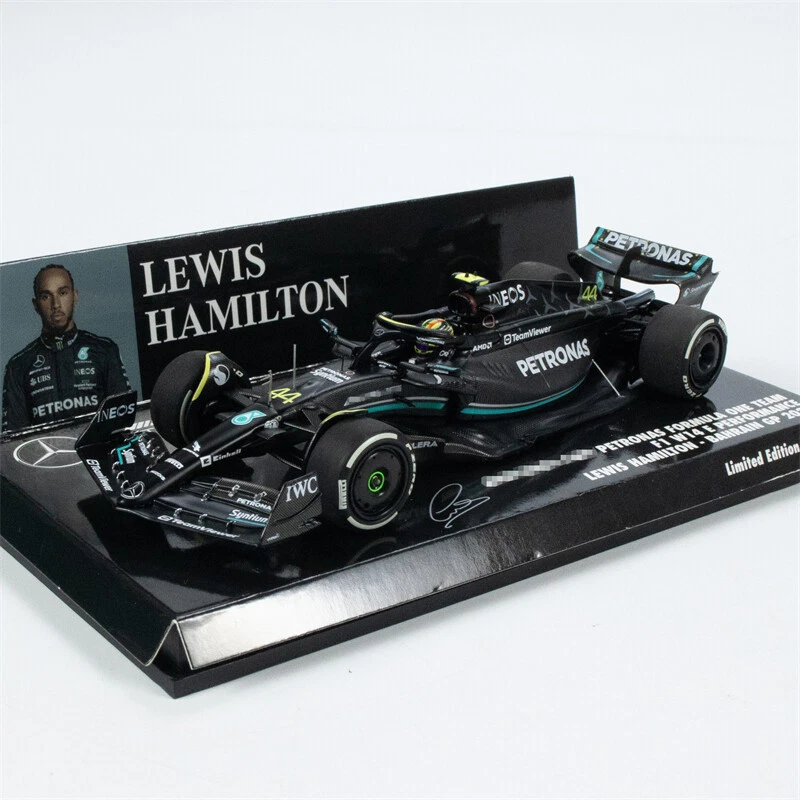MINICHAMPS 1:43 MB PETRONAS F1 W14 E PERFORMANCE #44 / #63 Resin Model Car - Image 2 of 4