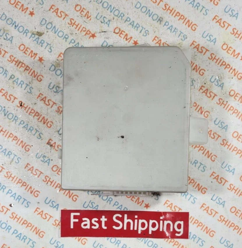 Nissan Armada Titan QX56 2007-2009 caja de fusibles alimentación de conexiones 284B67S002 OEM Foto 2 de 3