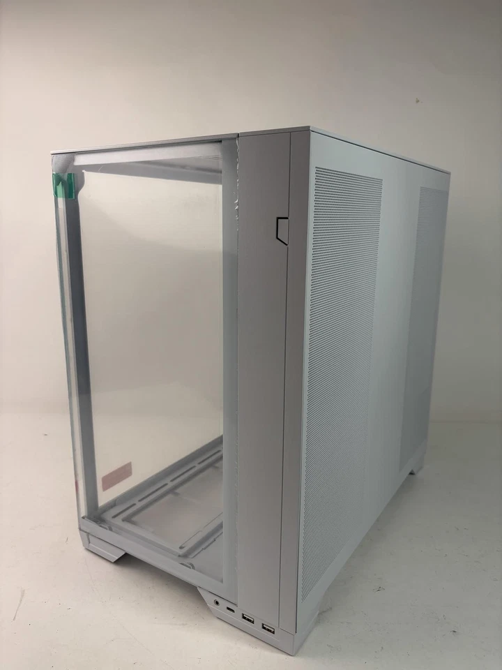 Lian Li O11Vision Compact White-Steel-Tempered Glass ATX Mid Tower Computer - Image 3 of 4