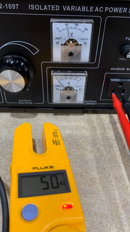 Transformador de aislamiento Tenma 72-1097 / Fuente de alimentación de CA variable de 4 amperios Variac Foto 4 de 4