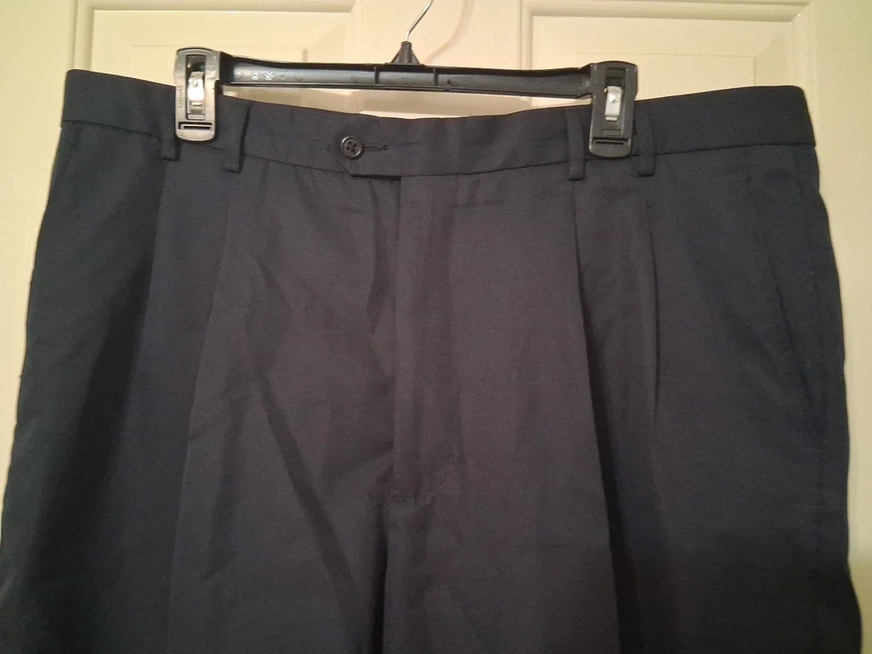 CUTTER & BUCK CB Dry Tech Men's SZ 39 Navy Blue Pleated Dress Shorts W/ Pockets - Image 2 of 4