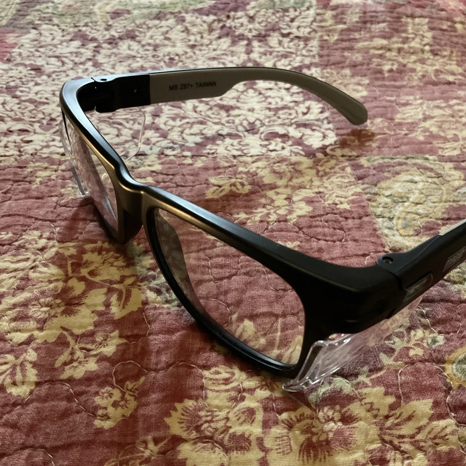 Gafas Magid Safety Shop con protectores laterales negras usadas en excelente estado construcción de EPI antiniebla Foto 2 de 4