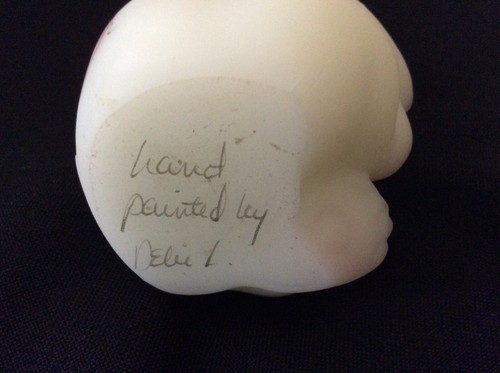 Fenton Satin Burmese Sitting Bear with Hand Painted Daisies/Pink Highlights - Bild 6 von 7