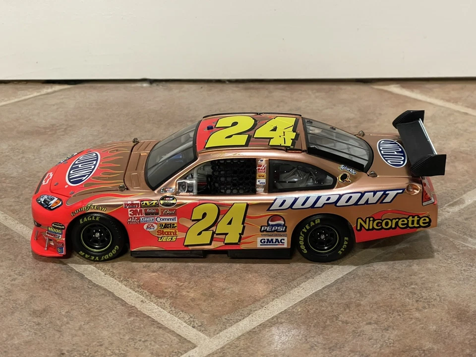 Jeff Gordon DuPont Impala SS 2007 CUNA COBRE NASCAR RFO acción 1/24 sin caja Foto 4 de 4