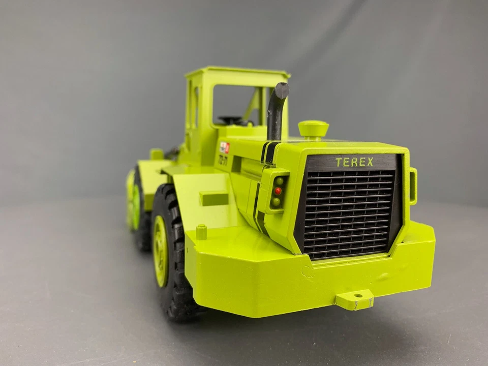1:40 Diecast Gescha #2410 GM TEREX 72-71 Wheel Loader, Green w/Box D0866 LZ - Image 4 of 4