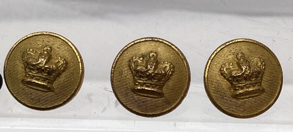 Camisa militar varios botones antiguos tachuelas madreperla latón y vidrio blanco Foto 4 de 4