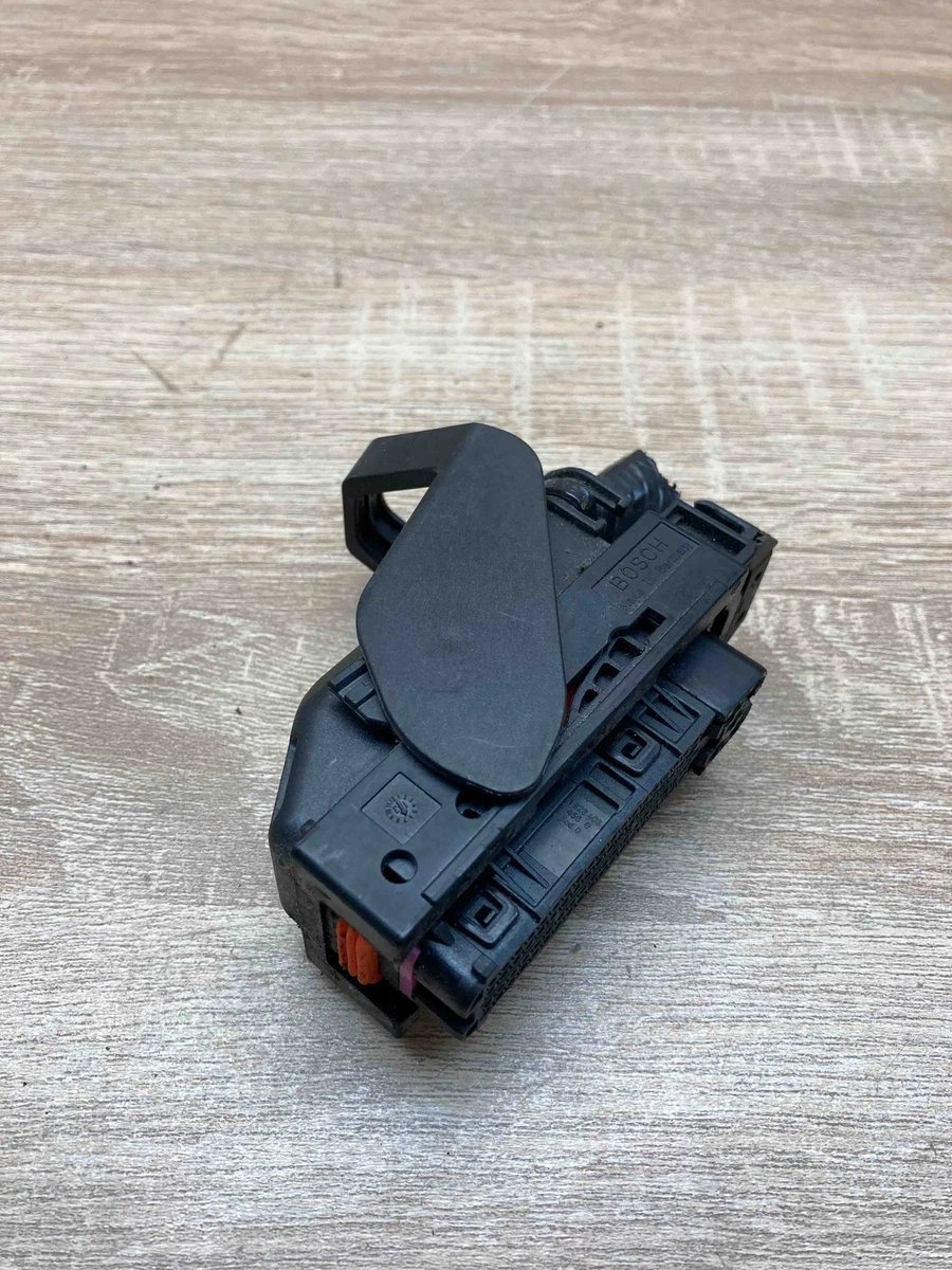 1928403456 {1928403456E} Connector Plug Unit Computer Wire Socket  