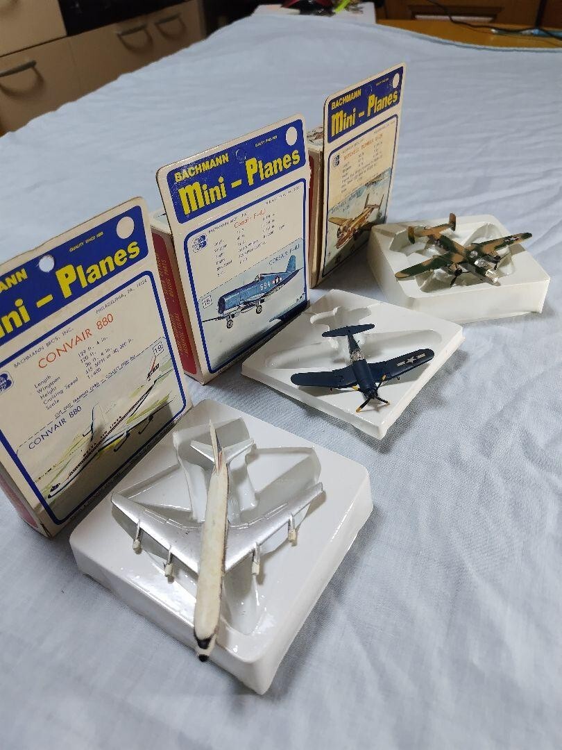 TOMY BACHMANN mini-planes トミー ミニプレーン 32個 Bachmann Tomy Mini Planes P-47 D Thunderbolt 1/160 Scale