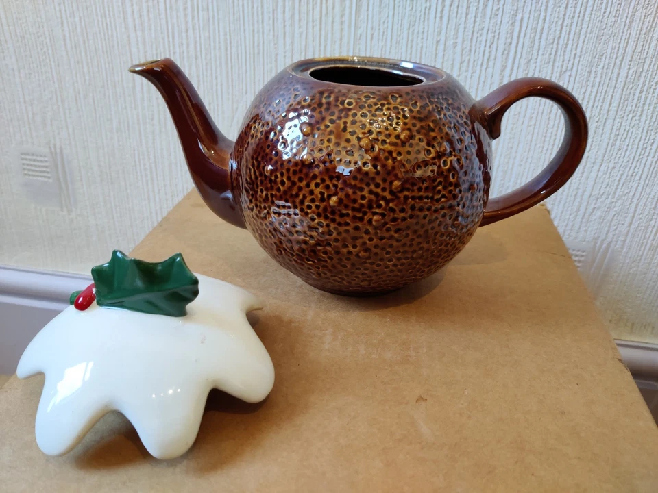 Vintage Price & Kensington Christmas Pudding Teapot - Made in England - Image 4 of 4
