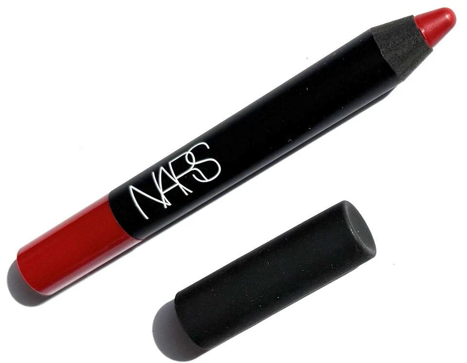 Lápiz labial mate terciopelo NARS rojo misterioso 2,4 g - Imagen 3 de 3