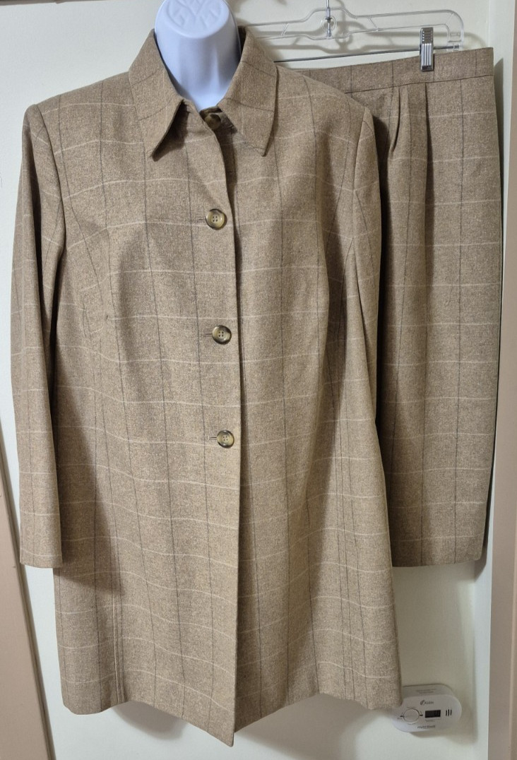 Le Suit   Wool Blend  Suit  Skirt And Long Jacket    Size 16 W