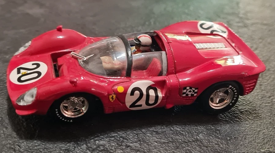 Modellino LeMans 1:43 Ferrari 330P3 1967 Amon Vaccarella Brumm con pilota dentro - Immagine 4 di 4