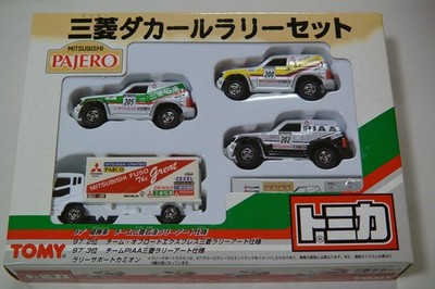 Mitsubishi Dakar Rally Set: 3 Pajeros, 1 Camion (truck), 4 total