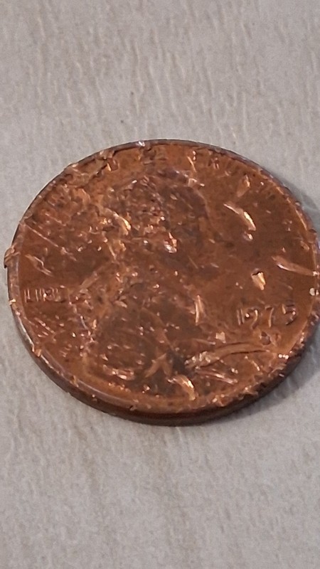 1975 lincoln cent no mint mark Crack Flakes coin. Damaged coin . 