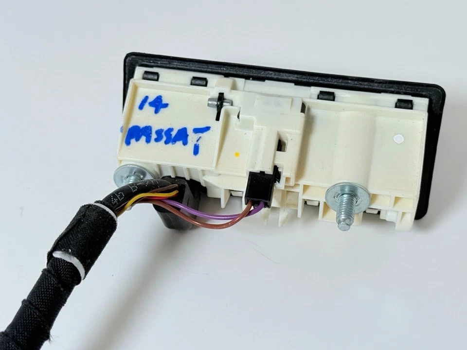 2014 VOLKSWAGEN PASSAT TRUNK LID RELEASE HANDLE WITH REAR VIEW CAMERA | OEM 561- - Изображение 3 из 4