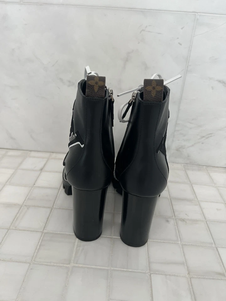 Botines Louis Vuitton Star Trail bicolor con logotipo en cuero negro Foto 2 de 4