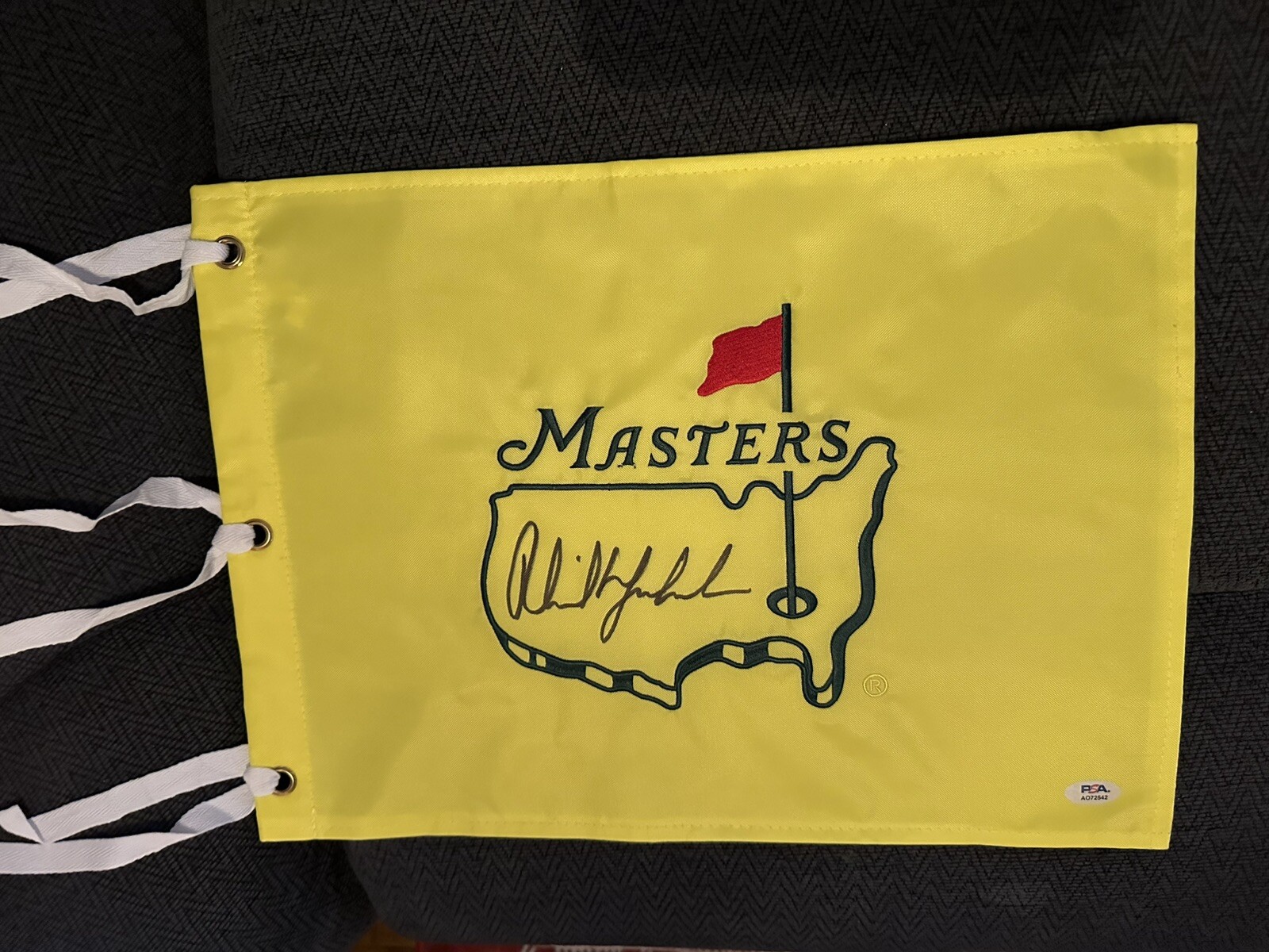 Phil Mickelson SIGNED Undated Masters Golf Flag Augusta PSA/DNA Authenticated