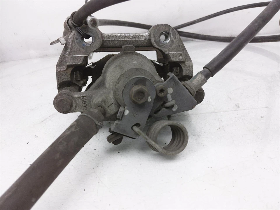 2013 2014 年福特探险者 Fwd 后右乘客制动卡钳 Eg1z-2552-A — 第 2/4 张图片