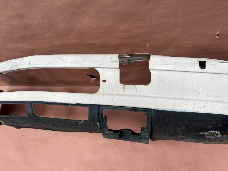 Soporte alerón cenefa inferior delantero BMW 524td diésel 528e E28 OEM #85222 Foto 3 de 4