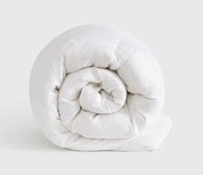 NWOT Quince Full/ Queen Premium Down Alternative Comforter All Season