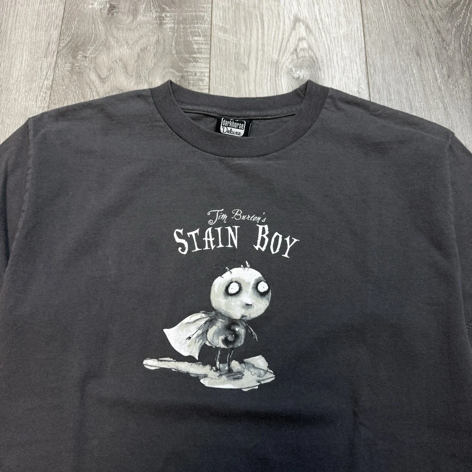 Camiseta De Colección Tim Burton Stain Boy Promocional Gráfico Película Foto 2 de 4