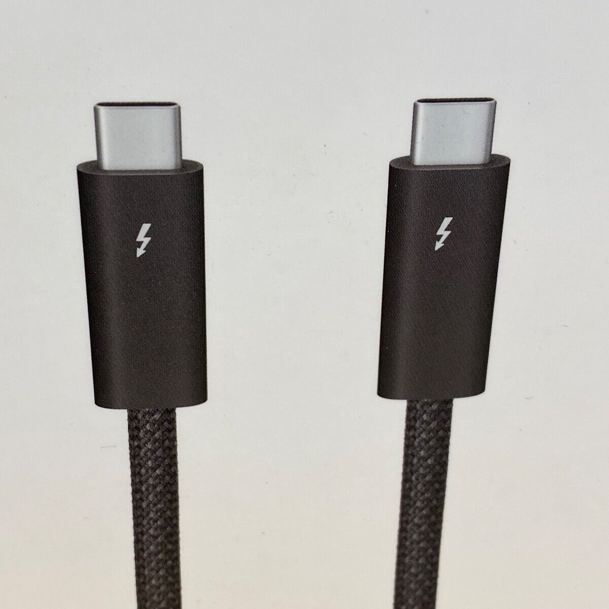 Thunderbolt 4 (USB-C) Pro Cable (1.8 m) - Apple