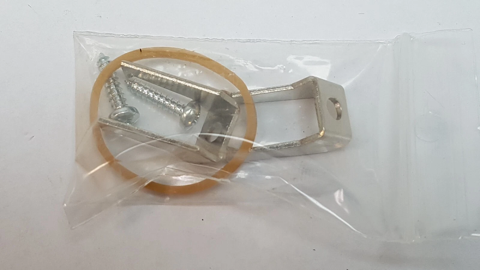 Bag with metal claws, screws and rubber band supplied with the DTDIR03-W