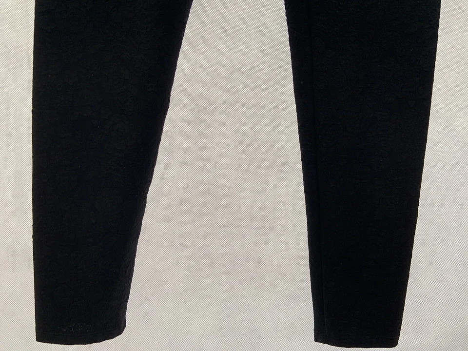 Leggings elásticos M&S para mujer negros con estampado de rosas talla 8 L 26" Foto 4 de 4