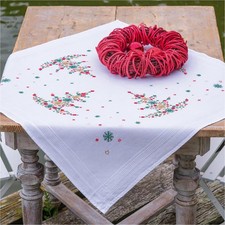 Vervaco Tischdecke Plattstich Stickpackung "Weihnachtsbaum mit Dekoration", Stic