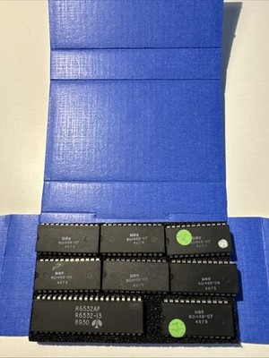 Set-016 Commodore CBM / PET IC-Set: 1x 6532 RIOT & 7x ROMs (901468-06/07)