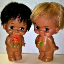 coppia di bambolotti vintage anni 60 in gomma alti circa 17 cm