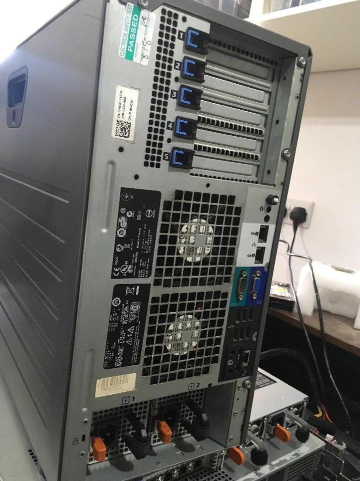 Dell PowerEdge 8 bay T610 2*6 CORE XEON e5649  32GB RAM 3tb sas 600gb sff 10k *5 - Image 3 of 4