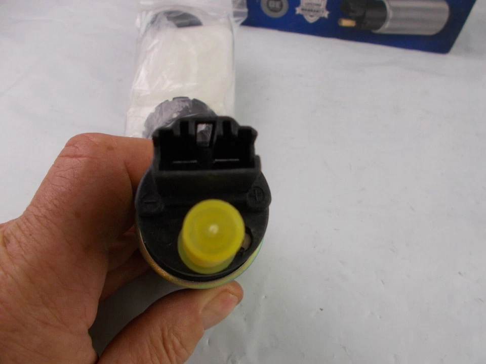 Juego de bomba de combustible y filtro CARQUEST E2496003 se adapta; Lincoln Mark VIII 1997 1998 Foto 3 de 4